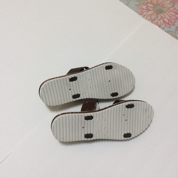 3/$28❤️Women Sander/slipper metallic color size 9 - Picture 5 of 7